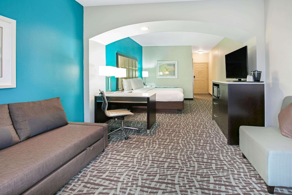 Suite, 1 King Bed, Non Smoking - Photo 1