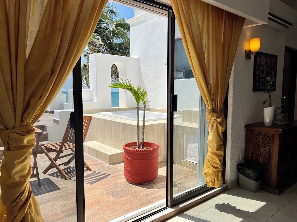 Honeymoon Room with Jacuzzi and Terrace - Photo 9