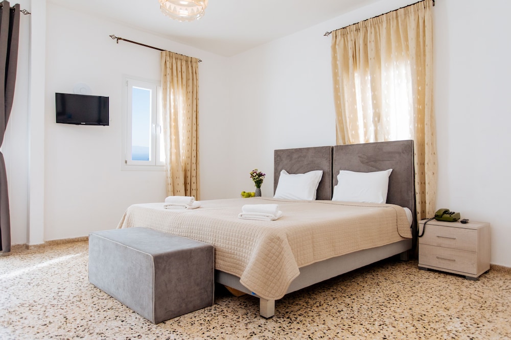 Double or Twin Room - Photo 10