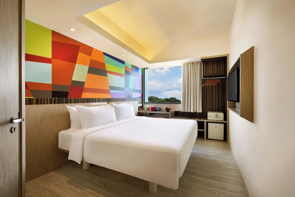 Deluxe Room, 1 King Bed photo 1