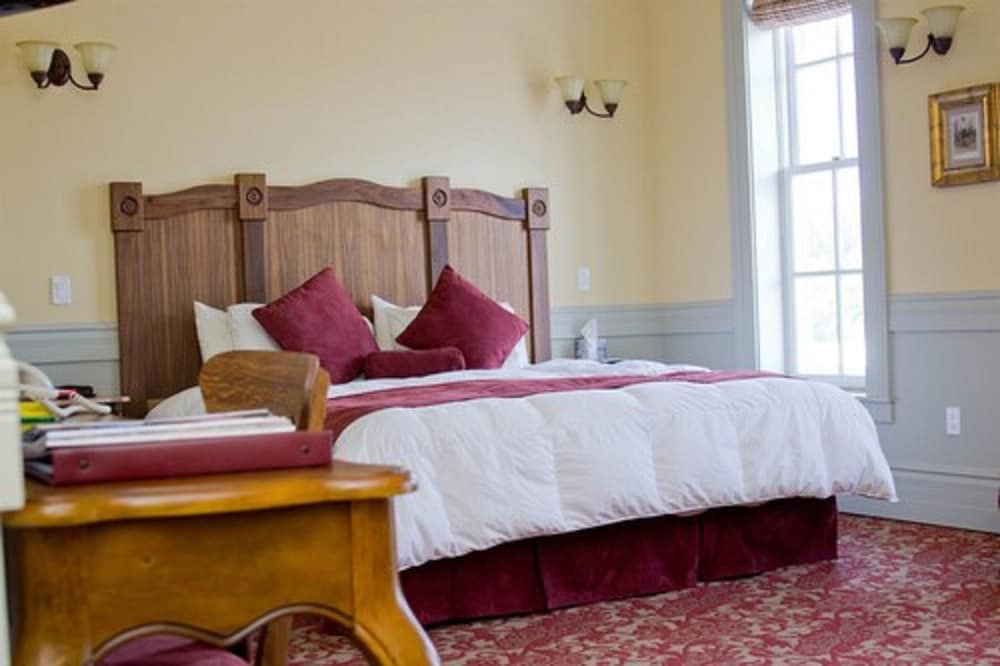 Suite, 1 King Bed, Balcony photo 2