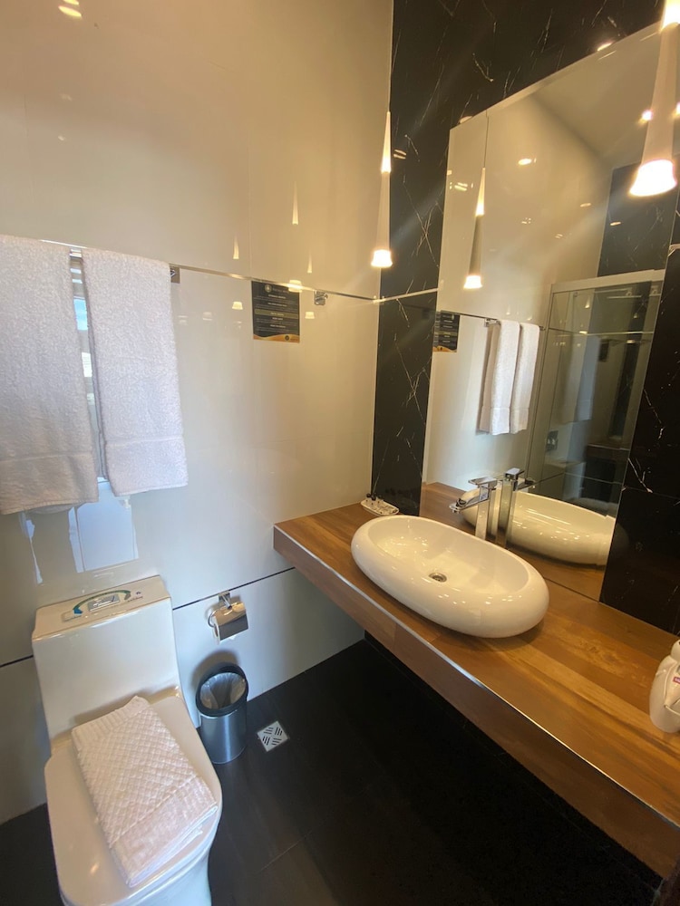 Superior Room, 1 Queen Bed, City View photo 2