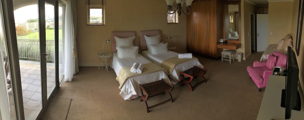 Luxury Double or Twin Room, 1 Bedroom, Patio, Sea View photo 2