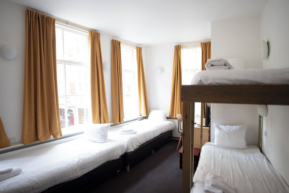 Basic Quadruple Room, Smoking photo 3