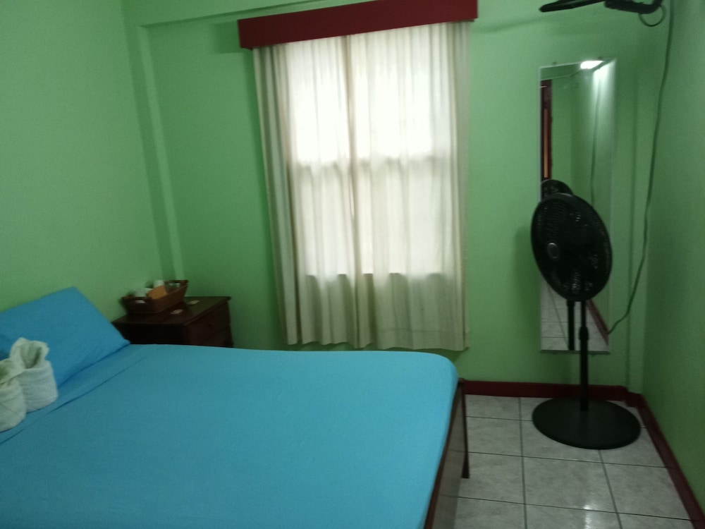 Basic Double Room, 1 Double Bed, Shared Bathroom photo 3