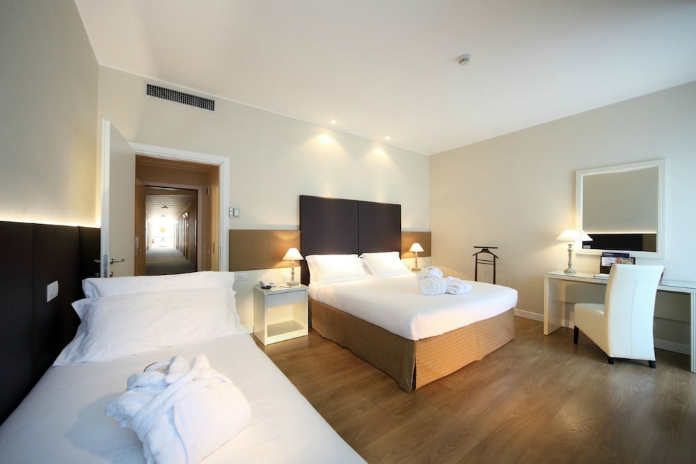 Superior Quadruple Room - Photo 2
