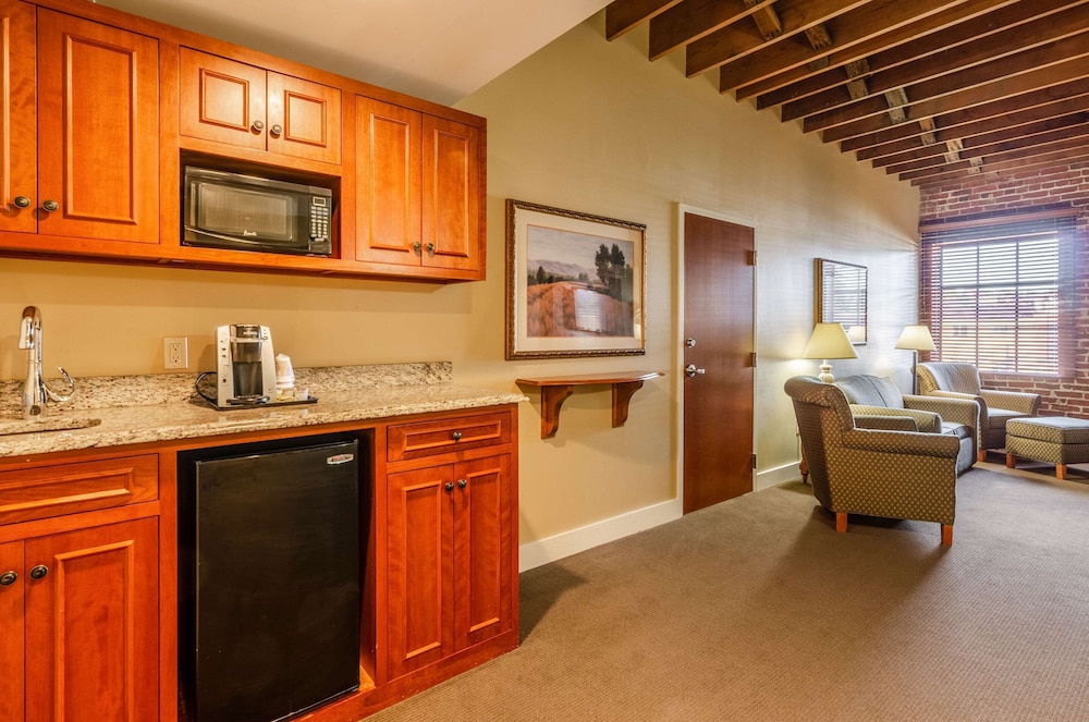 Suite, Multiple Beds, Non Smoking photo 1