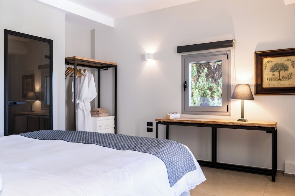 Superior Suite, Sea View - Photo 1