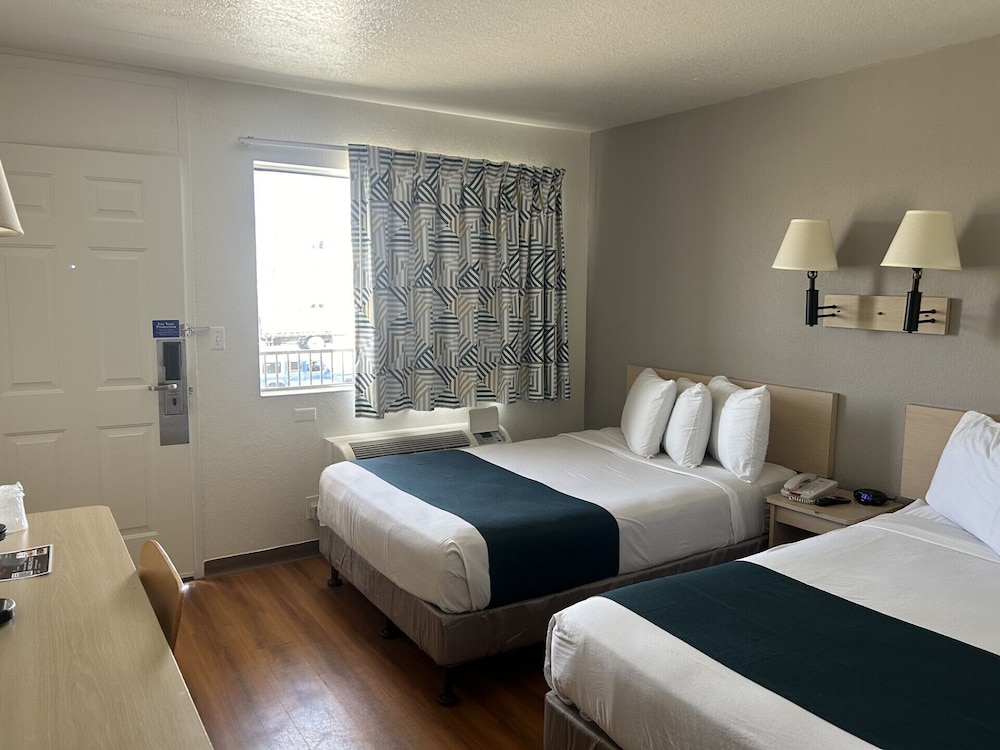 Premium Room, 2 Double Beds, Non Smoking, Refrigerator photo 1