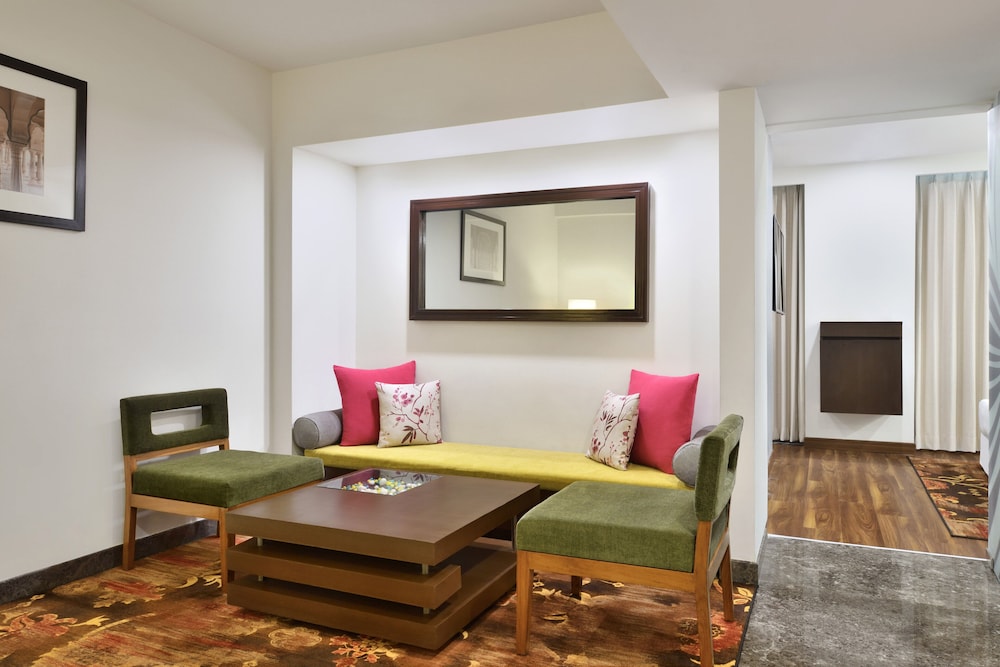 Deluxe Suite, 1 Bedroom - Photo 3