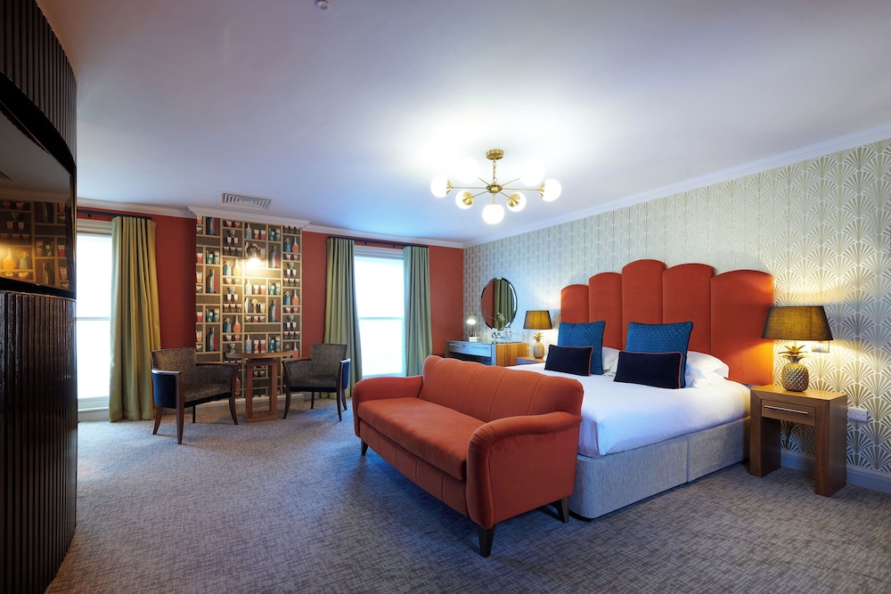 Boutique Suite - Photo 8