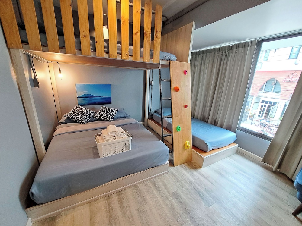 Deluxe Family Room - Photo 15