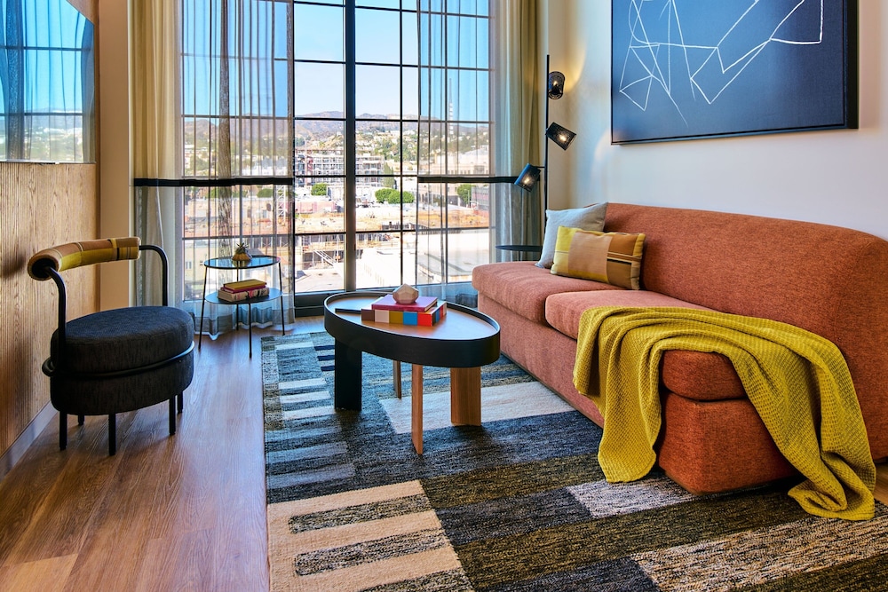Suite, 1 King Bed with Sofa bed