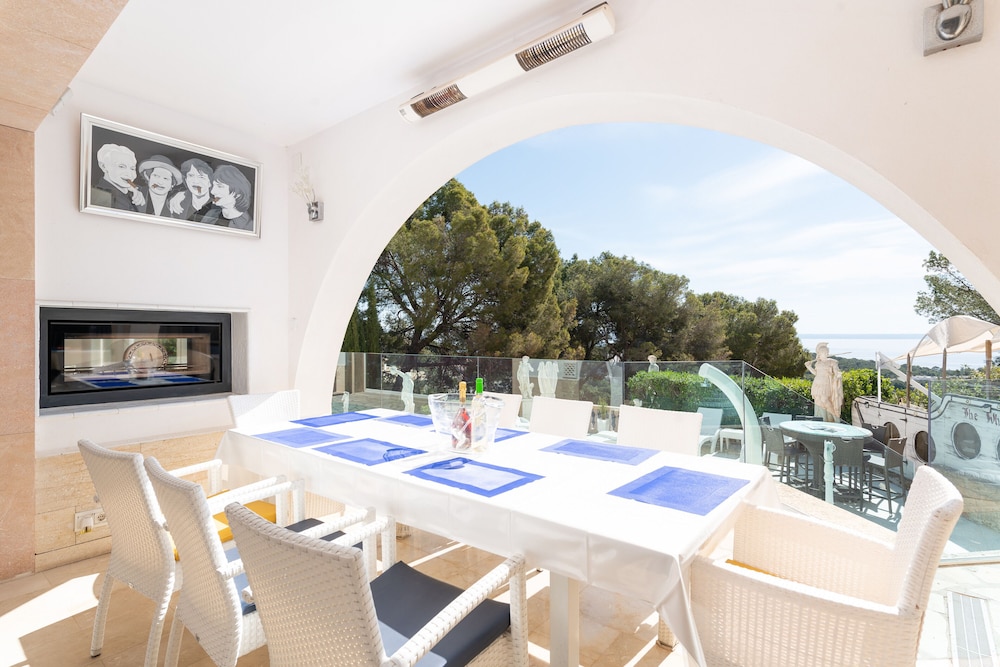 Villa photo 3