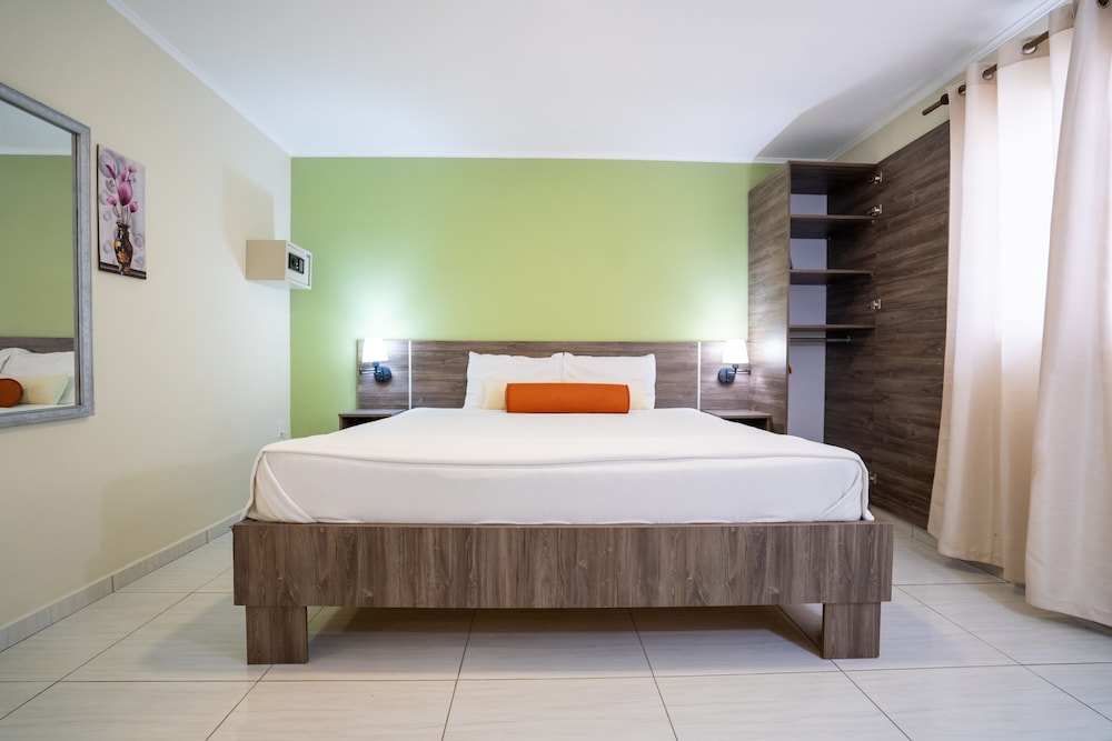 Deluxe Room, 2 Bedrooms, Non Smoking, Pool View photo 1