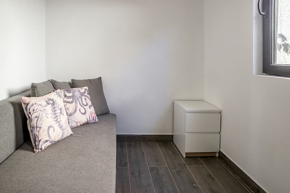 Basic Apartment photo 1