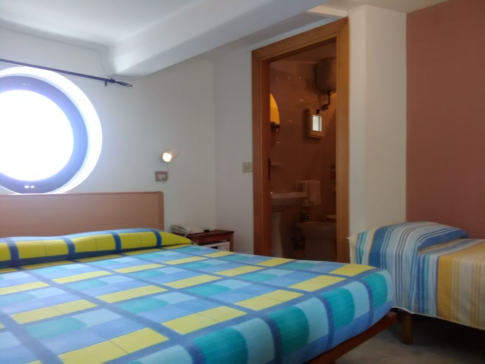 Superior Triple Room - Photo 2