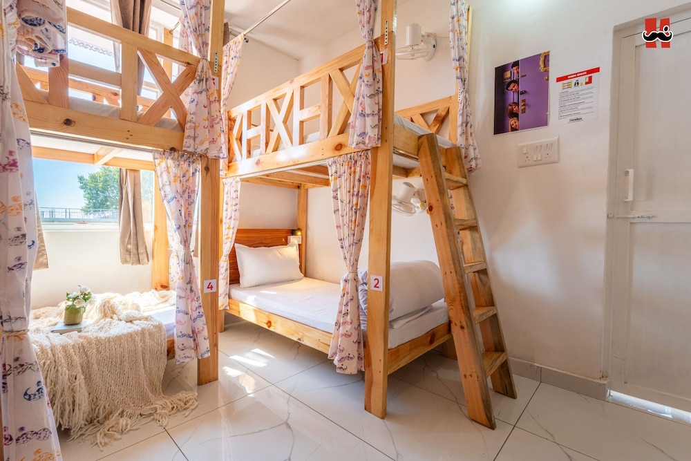 6 Bed Mixed Dorm photo 1