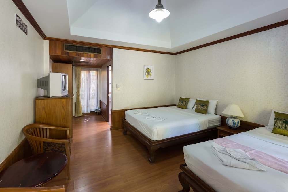 Family Bungalow - Photo 1