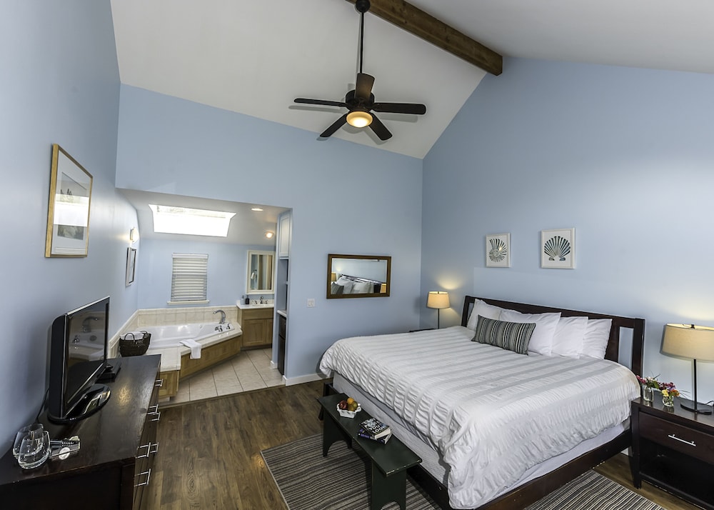 Whale Watch Deluxe Room