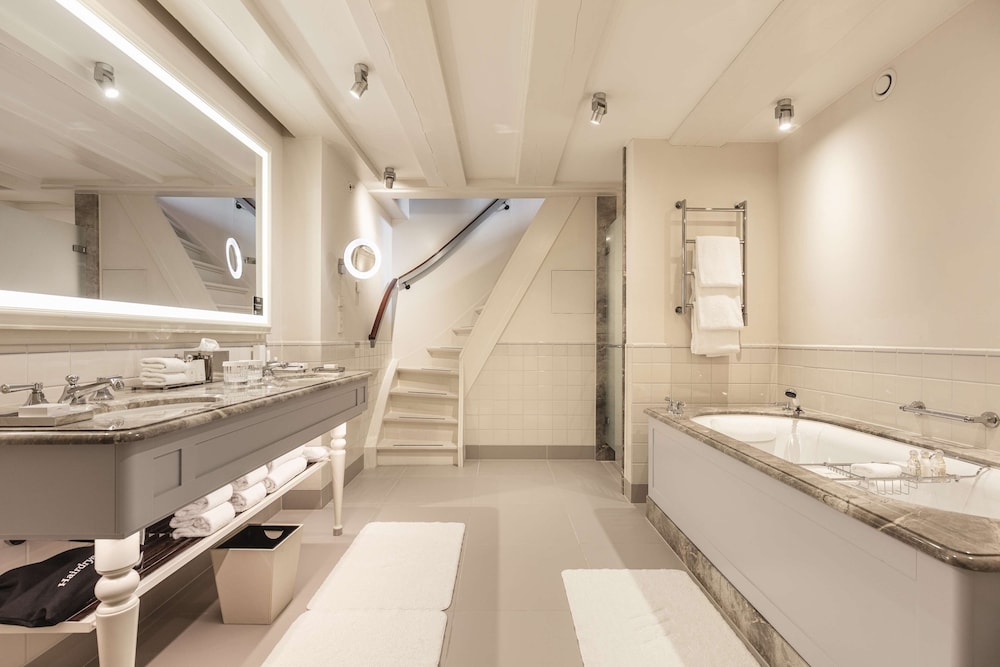 Luxury Suite, 1 King Bed (Van Loon)