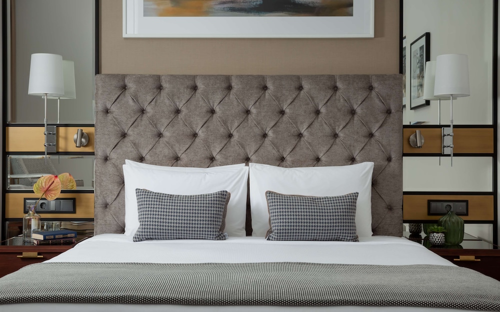 Comfort Room, 1 King Bed photo 1