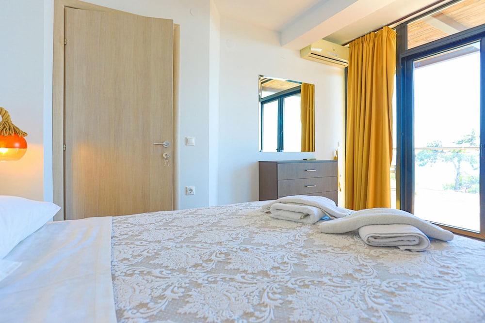 Villa photo 2