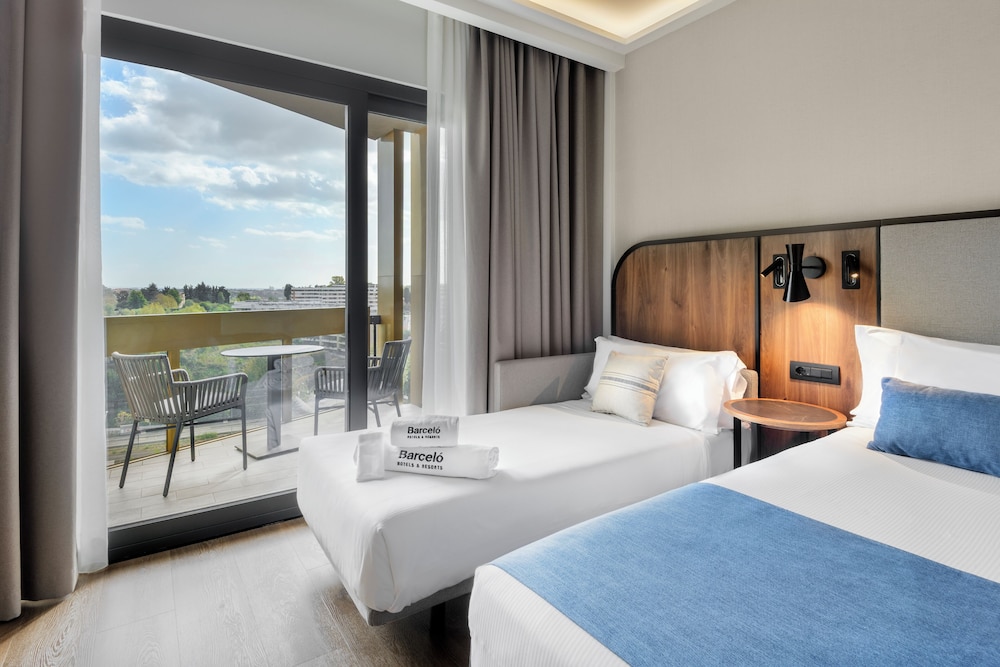 Deluxe Room (with Extra Bed | 2A 1C) photo 2