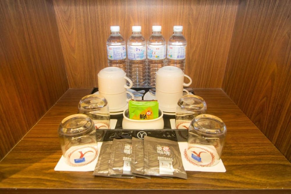 Family Room, No Windows (No Breakfast) - Photo 4