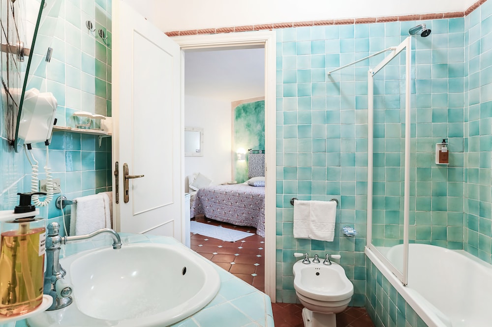 Standard Double Room - Photo 5