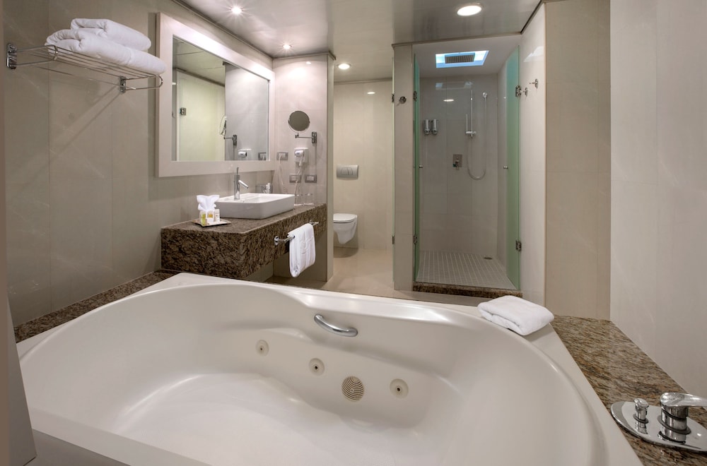 Deluxe Junior Suite - Photo 7