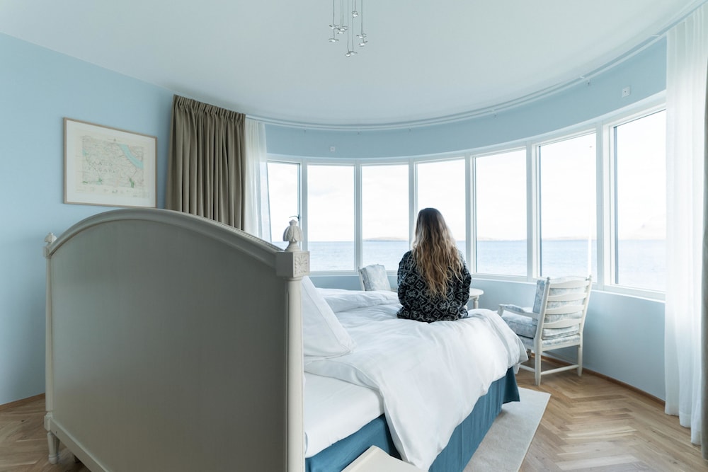 Exclusive Suite, 1 King Bed, Ocean View photo 2