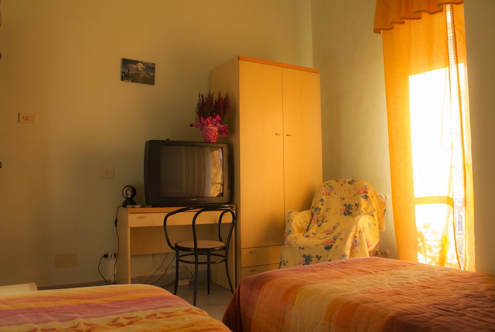 Basic Twin Room photo 2