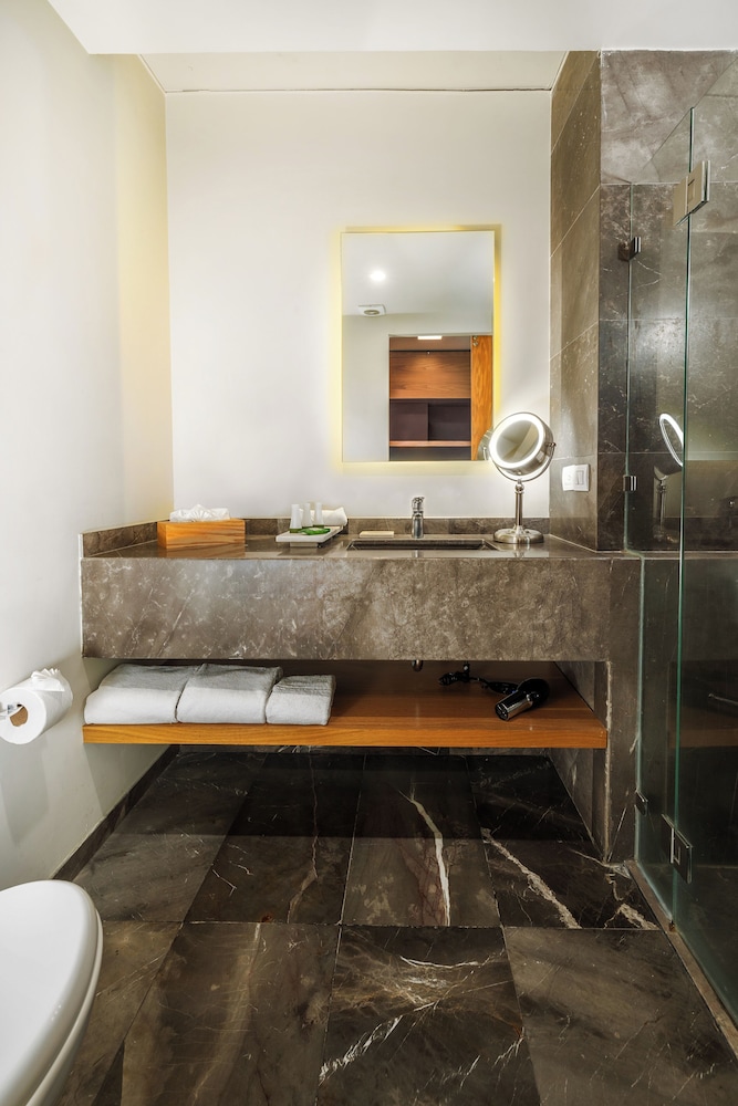 Standard Room King - Photo 6