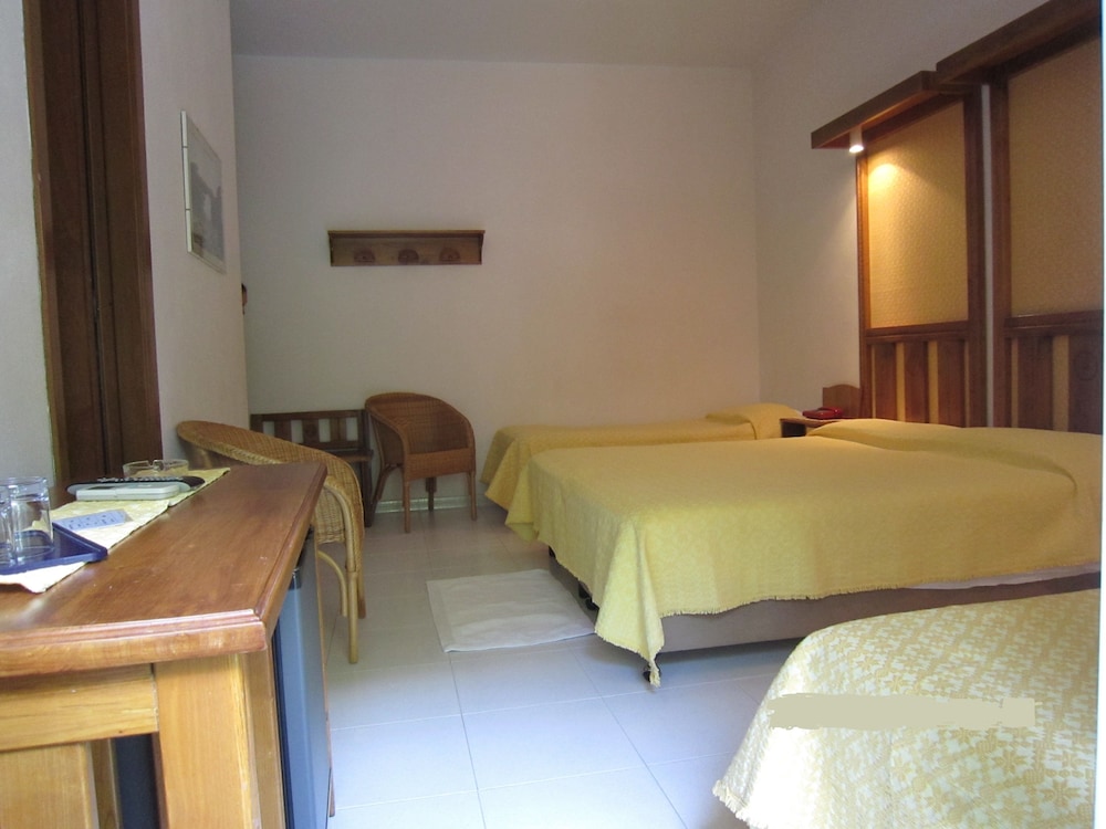 Classic Quadruple Room photo 2