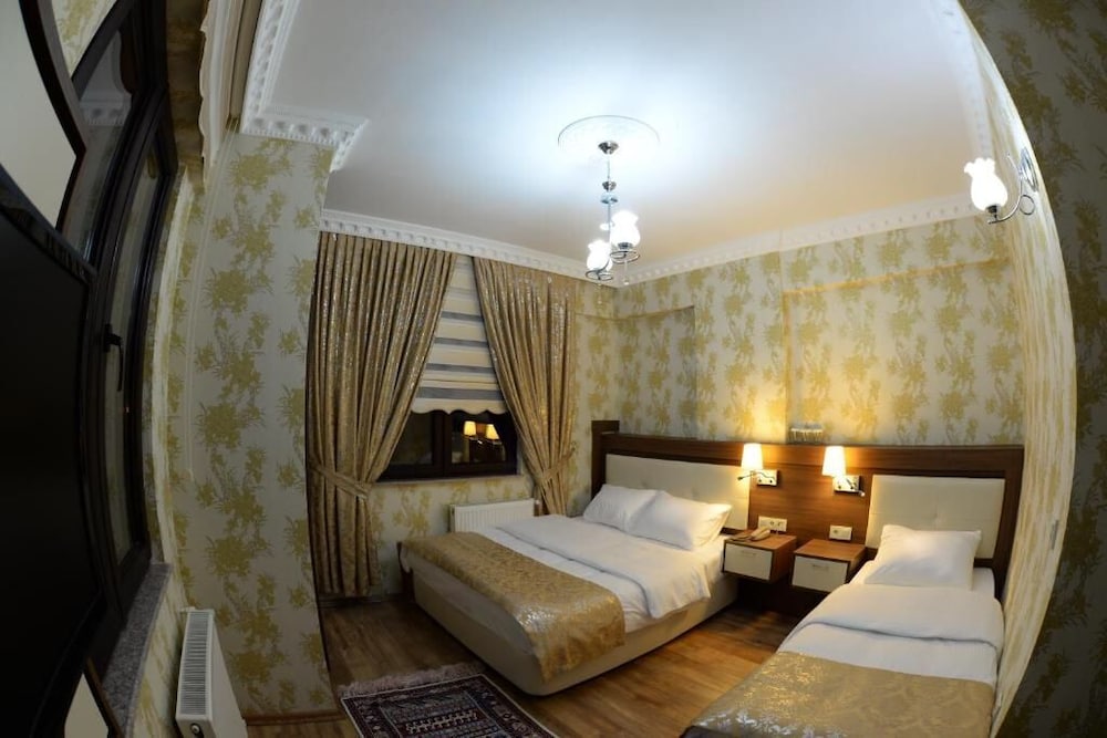 Executive Room, Corner