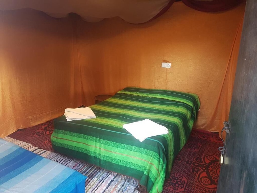 Traditional Tent, Private Bathroom (2 People - Beds) photo 3