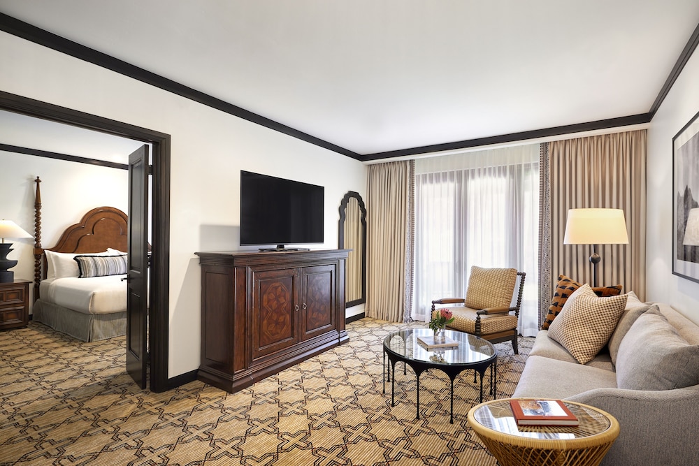 Suite, 1 King Bed - Photo 2