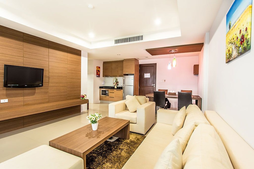 1 Bedroom Deluxe Suite photo 3