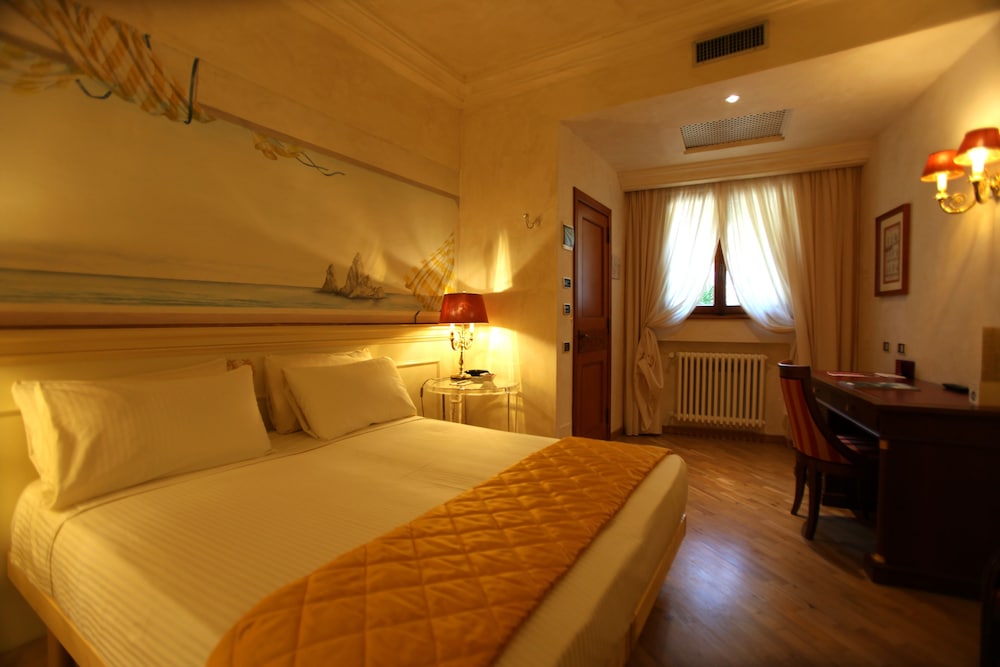 Double Room - Photo 5