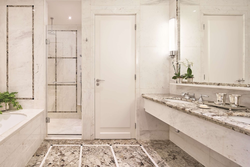 Executive Suite, City View thumbnail 6