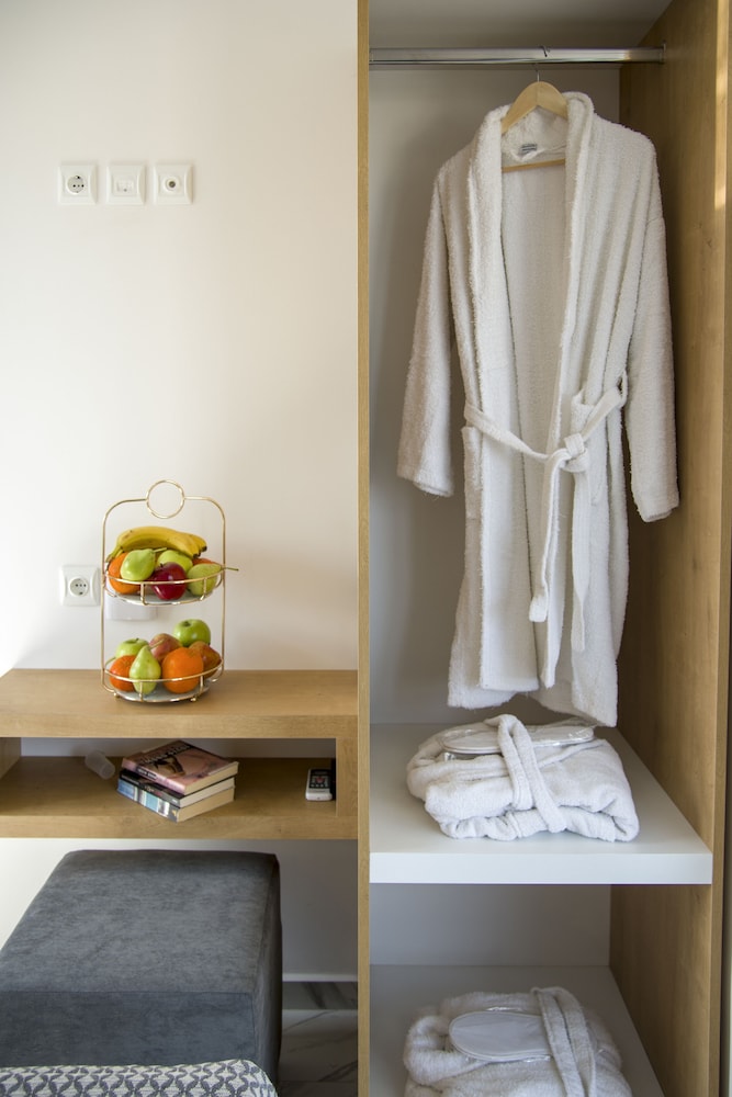 City Triple Room thumbnail 6