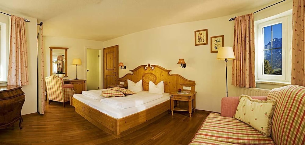 Deluxe Suite, 2 Bedrooms, Terrace, Mountain View (Chalet)