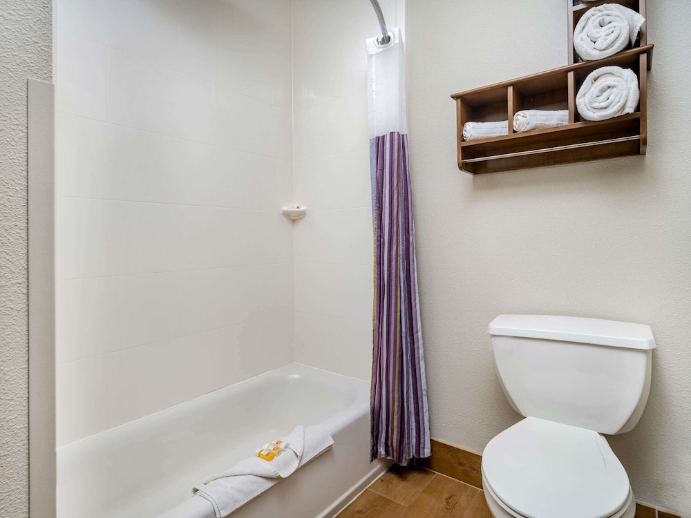 Executive Suite, 1 Bedroom, Non Smoking (Deluxe) - Photo 9
