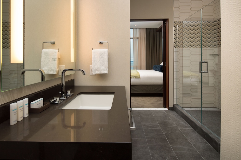 Penthouse, 2 Bedrooms, Accessible (Mobility & Hearing, Roll-In Shower)