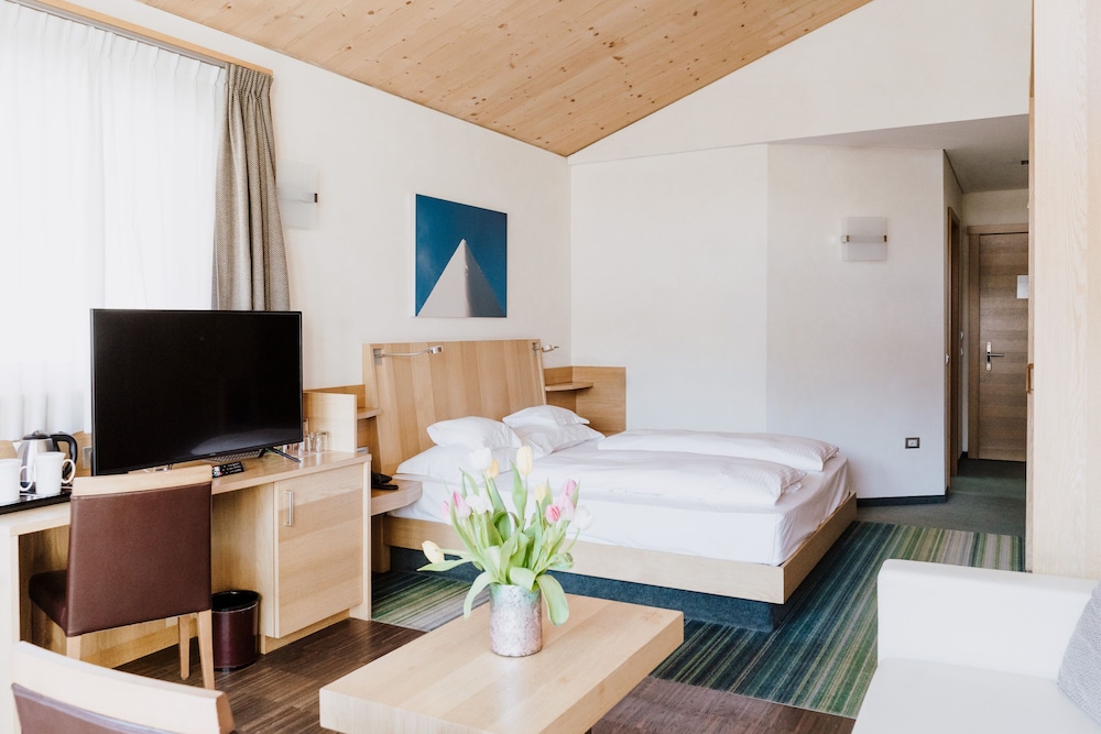 Deluxe Room - Photo 2