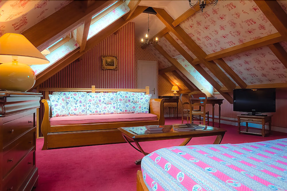 Junior Penthouse photo 3