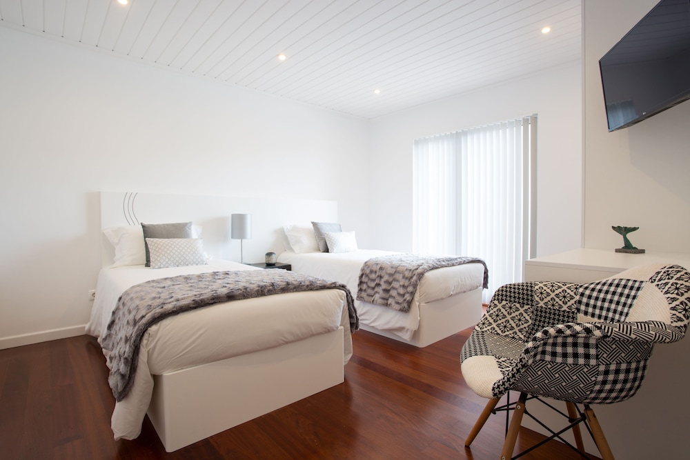 Family Apartment, 2 Bedrooms, Pool Access, Partial Ocean View (1)