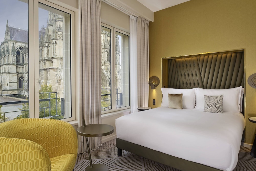 Room, 1 King Bed (Cathedral View)