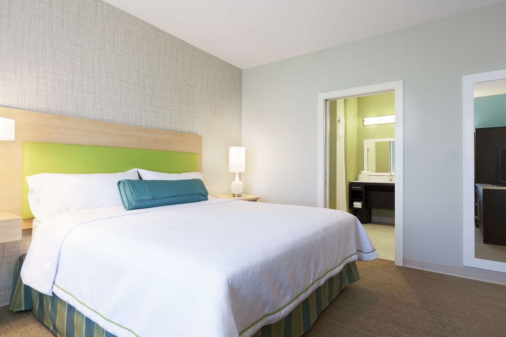 Suite, 1 King Bed, Non Smoking photo 1